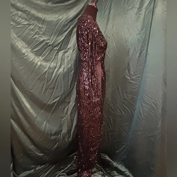 Shimmering Sequin Long Sleeve Gown - Picture 4 of 5